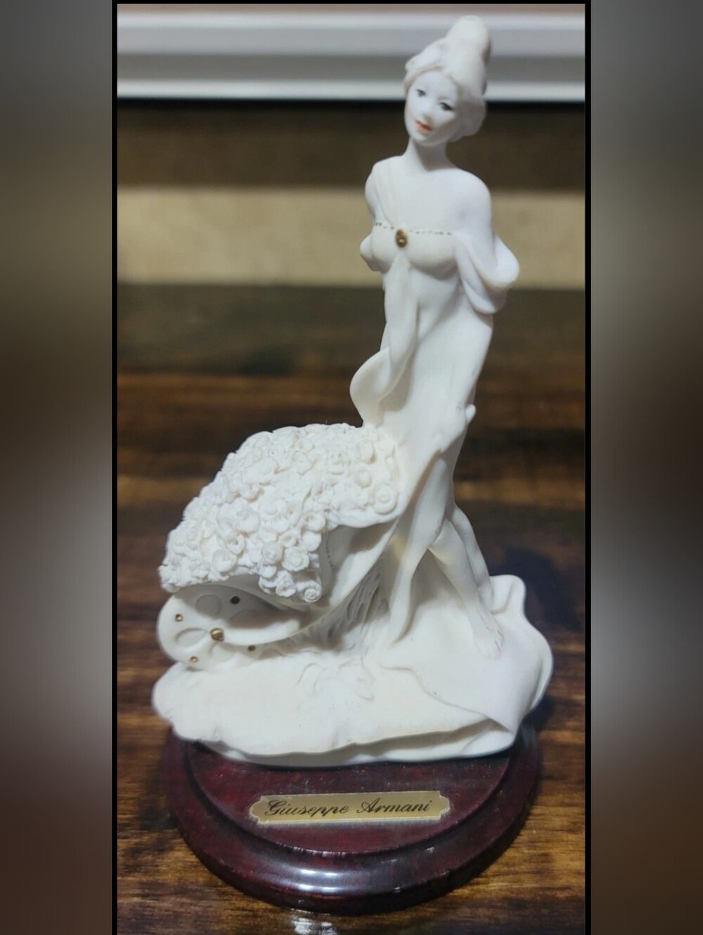 Vintage Giuseppe Armani Figurine " Girl With Overflowing Cart Of Flowers"